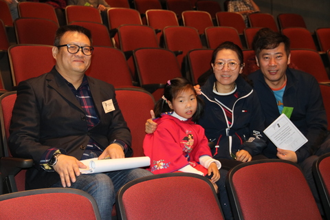 Wang Yi Ping, Jia Jia Cui (China) and parents