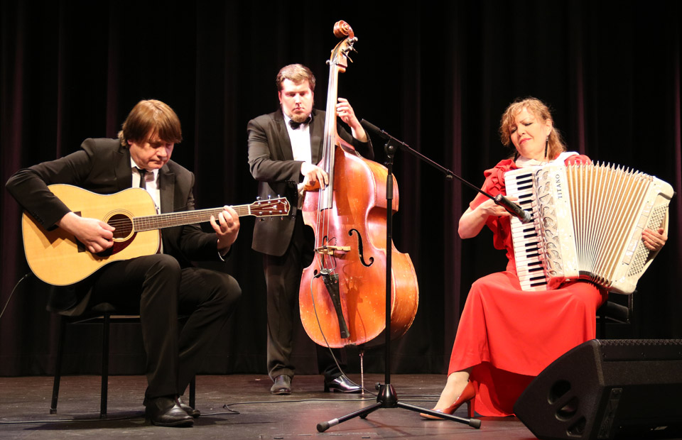 Konstantin Korchagin, Nikita Batalov and Olga Perfentyeva (accordion).