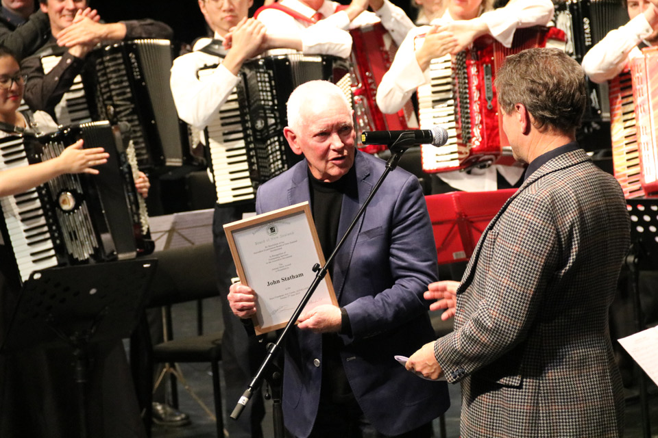 Marcel Reithmann presentation to former NZAA President John Statham