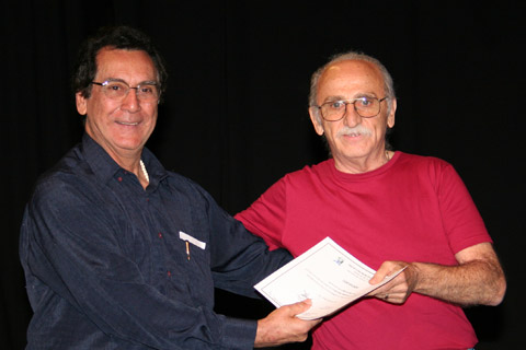 Carlos Gallizia - Brazil being given his certificate for adjudicating by Lauro Val&eacute;rio.