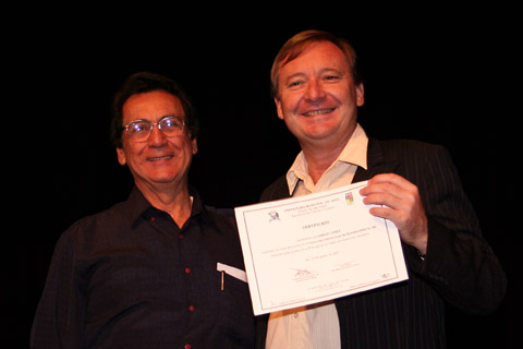 Harley Jones - New Zealand being given his certificate for assisting with Jury Briefing/Calculation, by Lauro Val&eacute;rio.