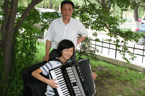 Liu Tingting with her father