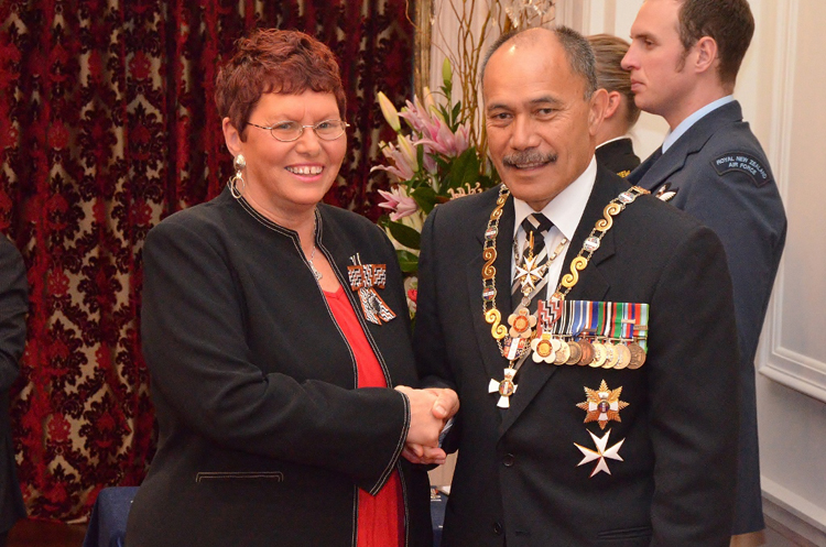 Heather Gladstone and Governor General of NZ