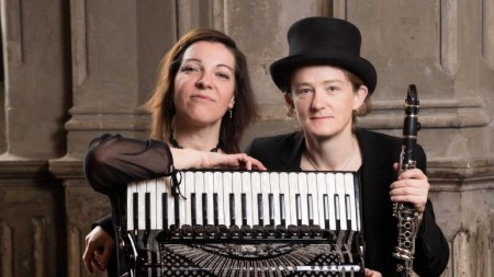 Susi Evans (clarinet) and Szilvia Csaranko (accordion)