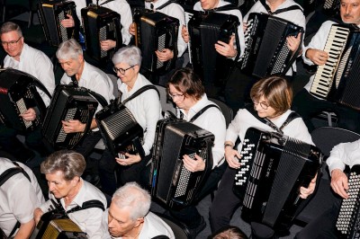 47 accordionists