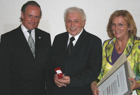 Raymond Bodell (CIA President), Fritz Dobler (DHV President) and Hedy Stark-Fussnegger (2010 Innsbruck Festival Organizer)