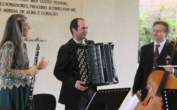 Esther Georgie (clarinet), Paulo Jorge Ferreira (accordion) and Varoujan Bartikian (cello)