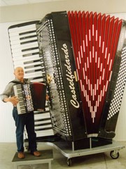 Giancarlo Francenella and the worlds  largest working  accordion