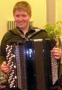 Thom Hardaker (accordion)
