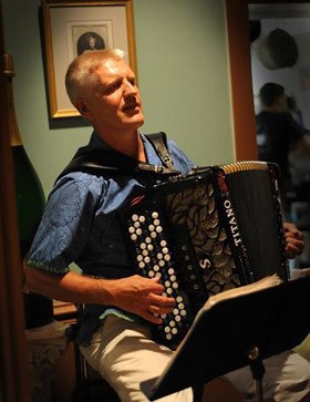 Juha Silfverberg(accordion)