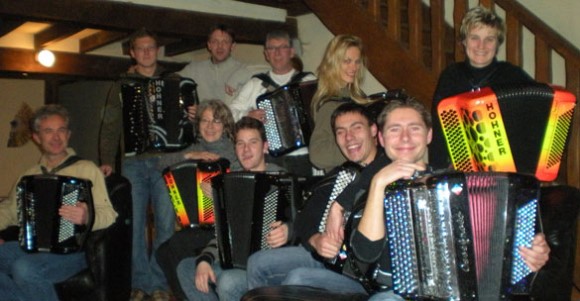 Photo 1, accordion course participants