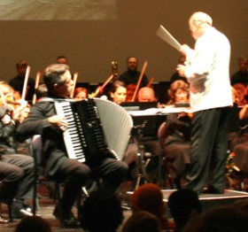 soloist Kevin Friedrich, conductor Gary Daverne & the Auckland Symphony Orchestra