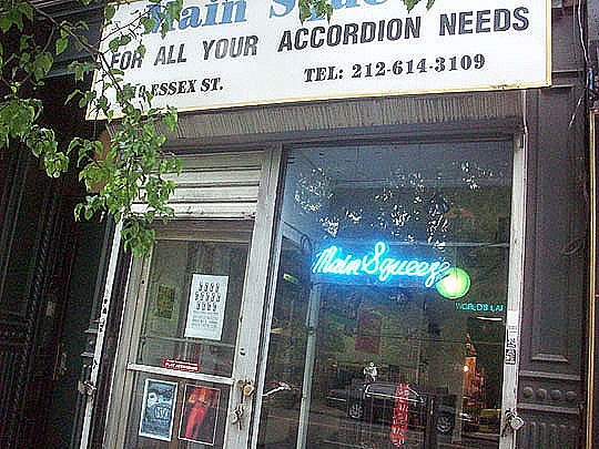 ‘Main Squeeze’ accordion store