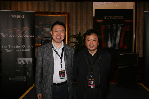 Cheng Jian Tony, President of Roland (Shanghai) Logistics C. Ltd and contestant Zhu Jingbai from Tianjin Musical Conservatory.
