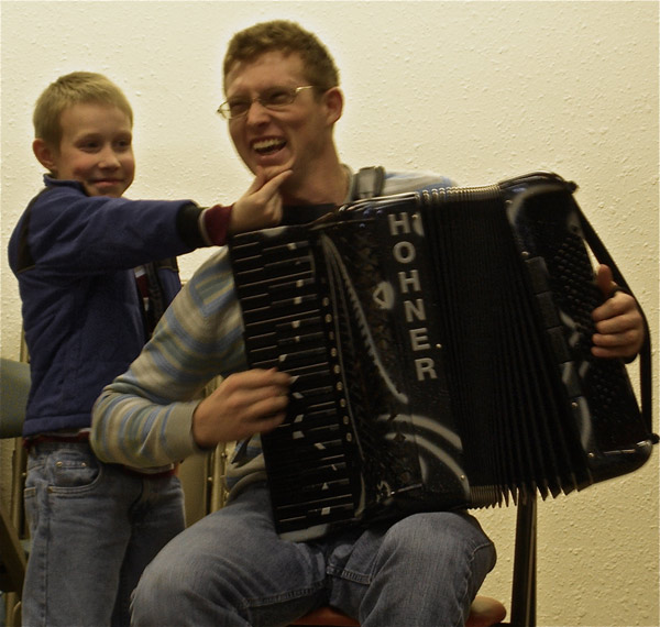 Emil Haroldsen showing World Champion Grayson Masefield "how to do it"!!!!
