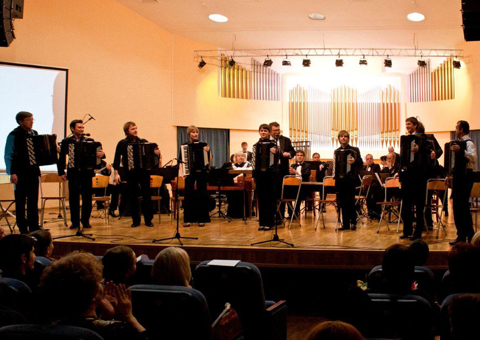 Famous soloists and orchestra at Semionov 65th concert