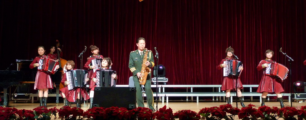 Du Yinjiao and accordion students from music college of Capital University