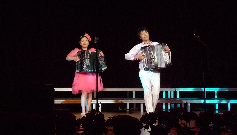 Zhuo Shengji (left) and Wan Yizhong