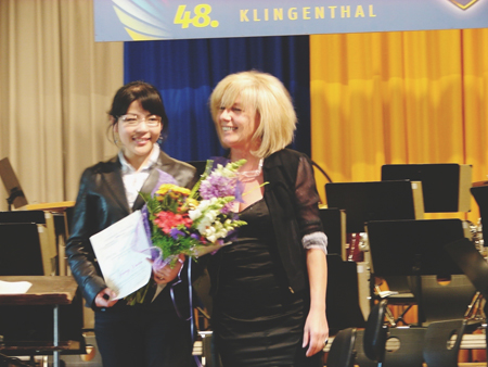 Fang Xuan receiving from Holda Paoletti-Kampl the Accordions Worlwide Special Award