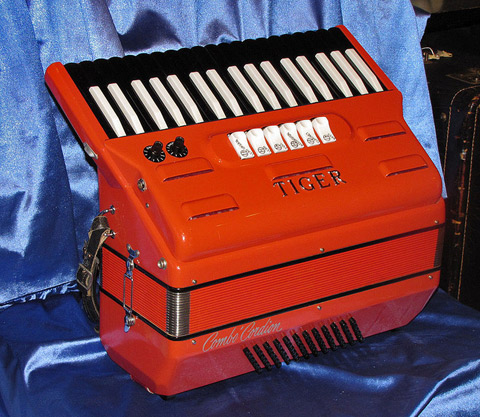 Titano Tiger accordion
