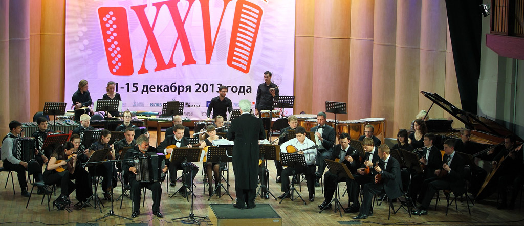Vladimir Zubitsky with Russian Concert Orchestra; Boris Voron, conducting